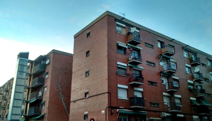 Imagen de un bloque de pisos de Can Puiggener