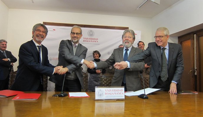 Acto de firma del acuerdo marco entre las autoridades portuguesas, CSIC y USAL