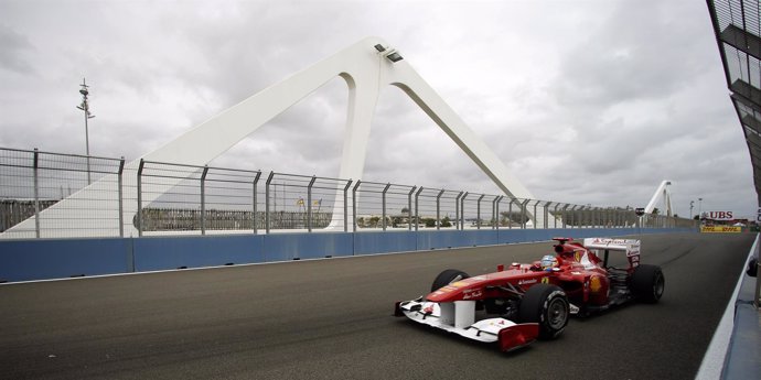 Fernando Alonso Durante Los Libres Del GP Europa. Archivo