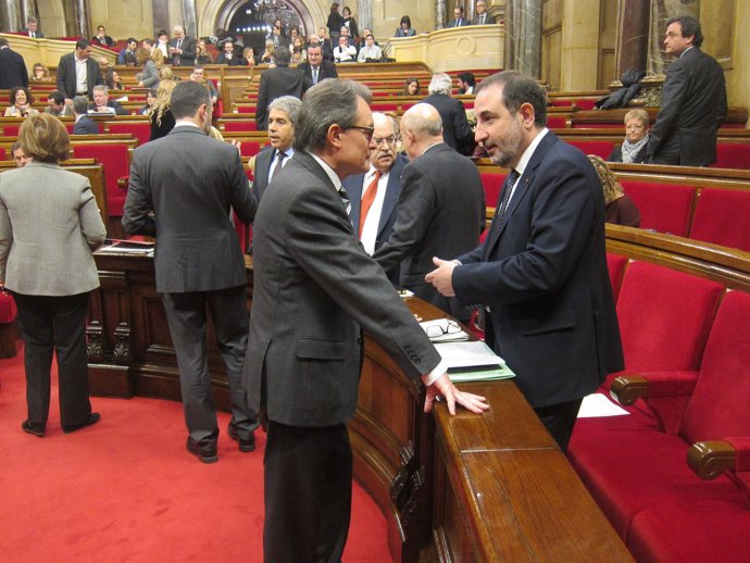 Artur Mas, Ramon Espadaler y otros consellers en el pleno del Parlament