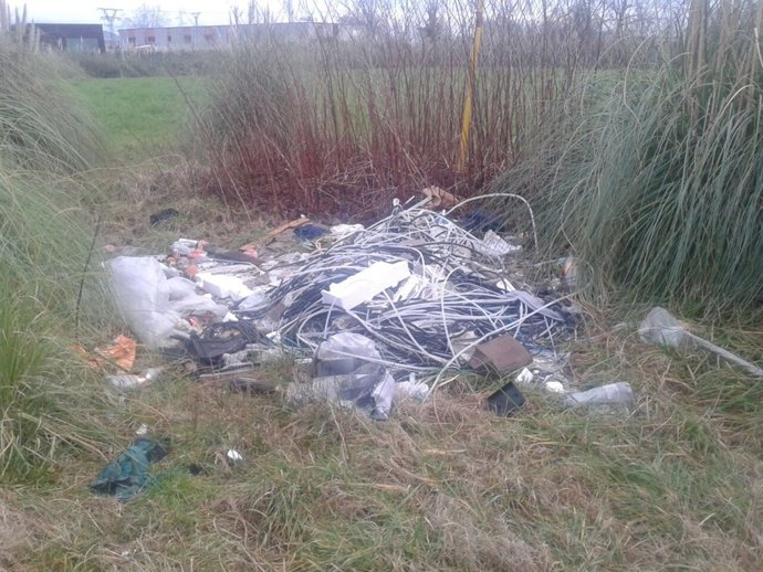 Imagen de uno de los vertederos que denuncia IU