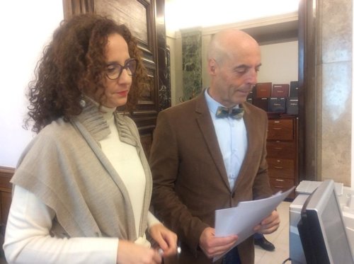 Pilar Lucio y Antonio Hurtado en el registro del Congreso