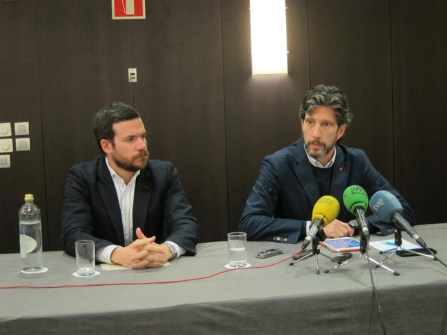 Rodrigo Sánchez y Arturo García en la rueda de prensa