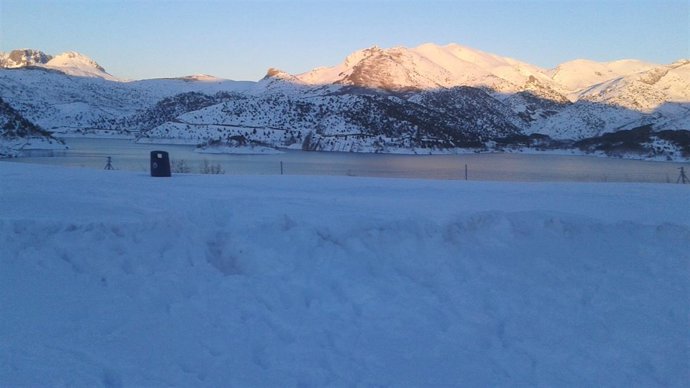 Nieve, embalses, pantano, barrios de luna