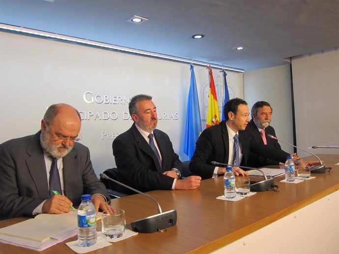Por la izquierda, Villaverde, Herrero, Martínez y Albo. 