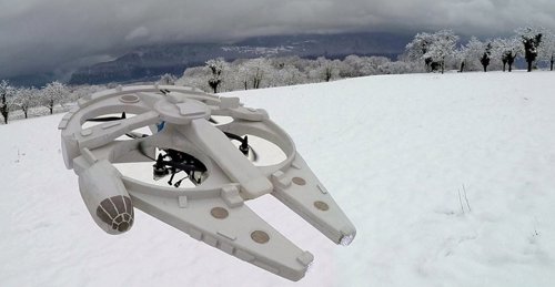 Así surca los cielos este dron inspirado en el Halcón Milenario