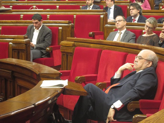 El conseller Andreu Mas-Colell en el pleno del Parlament de Catalunya