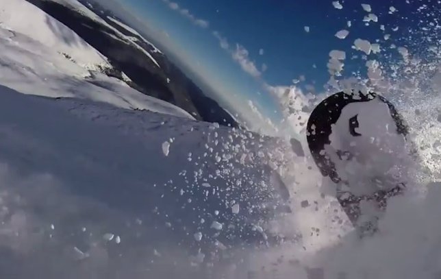 Snowboarder sobrevive a una avalancha
