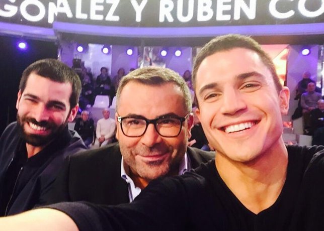 Jorge Javier Vázquez despertando envidias junto Álex González y Rubén Cortada