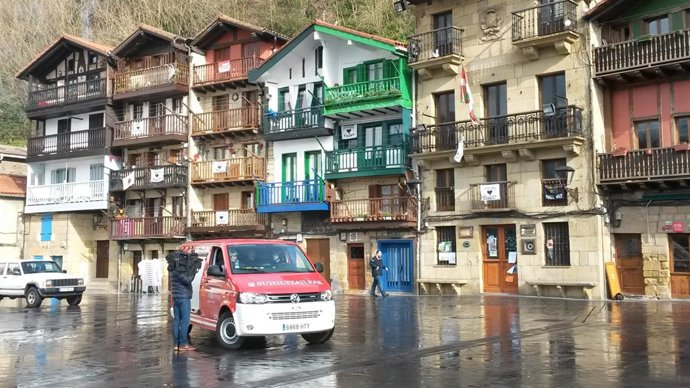 Vehículo de los bomberos para acceder a Pasai Donibane
