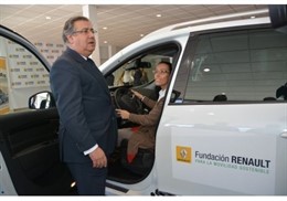 Zoido y Teresa Perales en la presentación de 'Renault movilidad para todos'