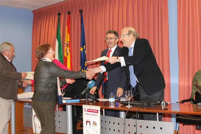 Pedro Rodríguez clausura la Semana Cultural del Aula de la Experiencia de la UHU