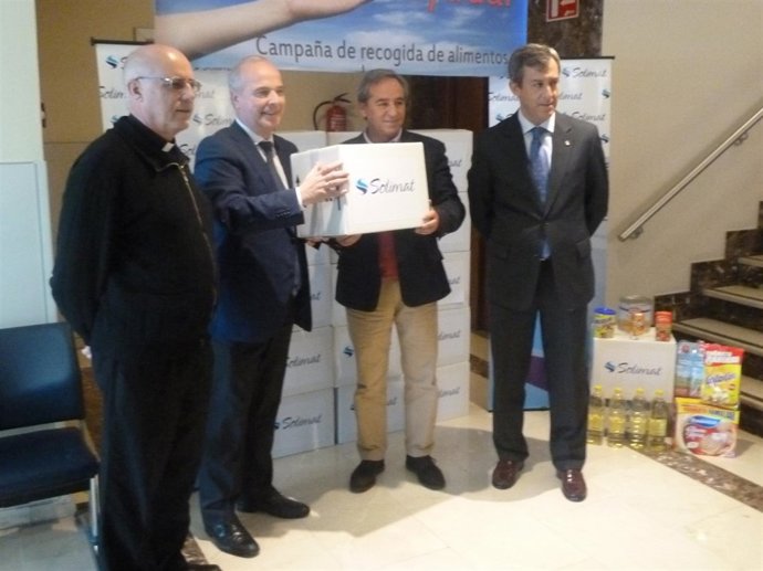 Entrega de alimentos a Cáritas Diocesana en Solimat