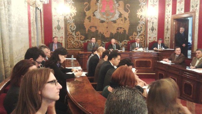 La bancada 'popular' en primer término en el pleno de este viernes