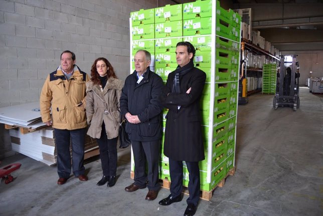 La Caixa y el Grupo AN entregan 21.600 kilos de fruta al Banco de Alimentos.