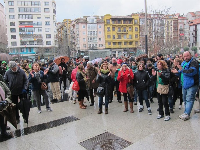 Conentración por Amparo Pérez, la vecina expropiada, en el Ayuntamiento