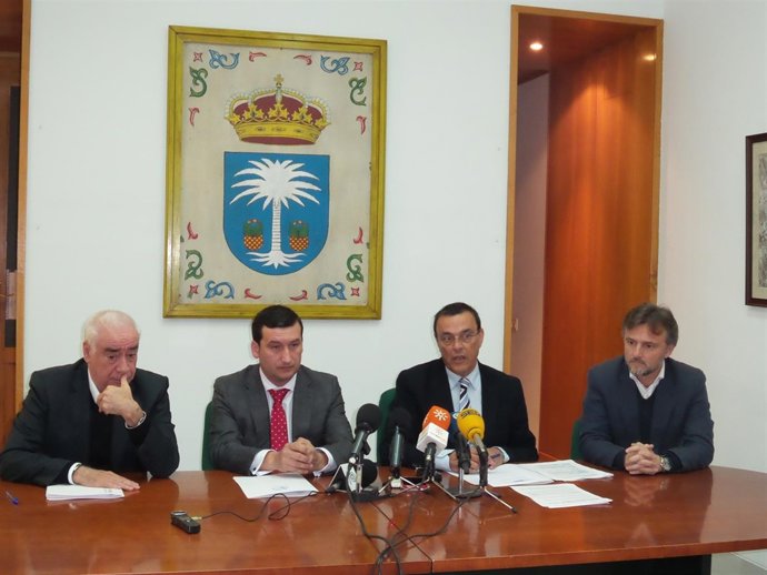 En el centro, el presidente de la Diputación, Ignacio Caraballo. 