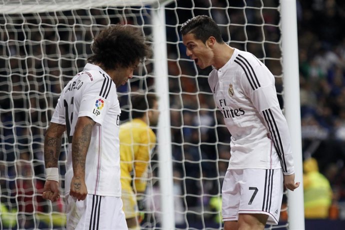 Marcelo y Cristiano ronaldo en pleno partido.