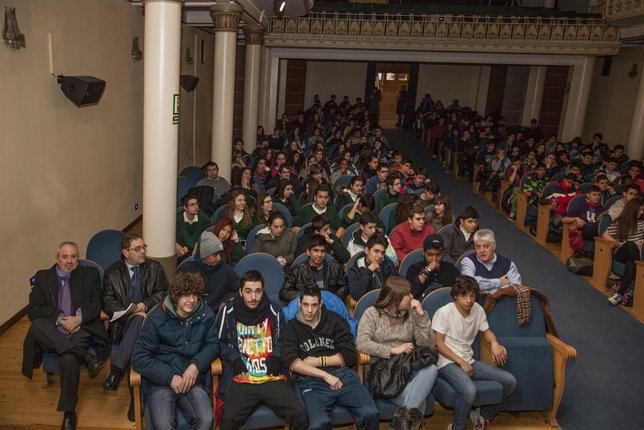 Nieto y Acitores en la sala Gonzalo de Berceo