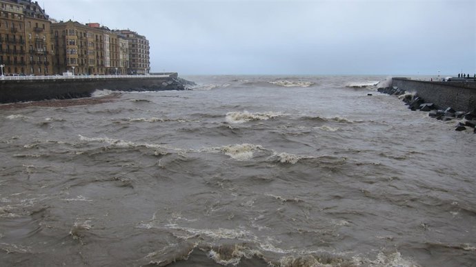 Olas en San Sebastian
