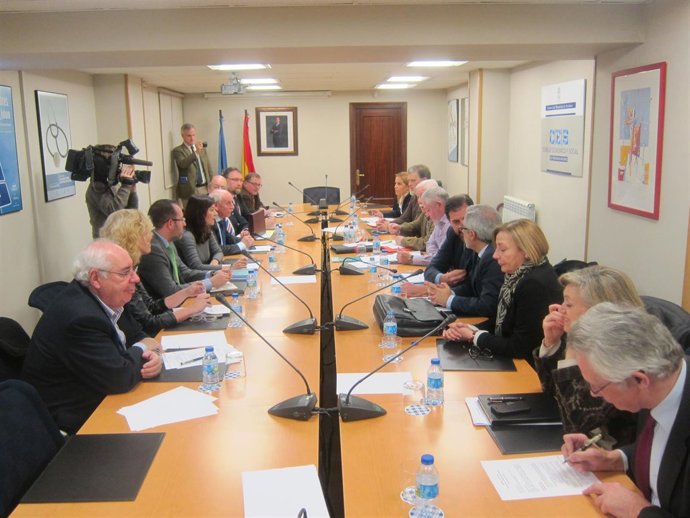 Reunión sindicatos, FADE y partidos políticos en el CES