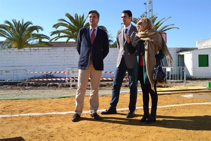 Lorite, Palomares y Luque en el campo de fútbol