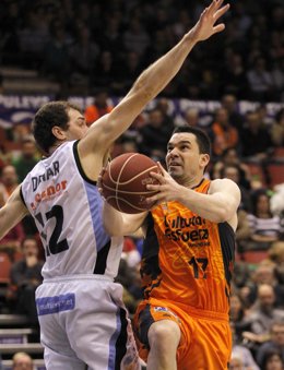 El Valencia supera el acoso del Rio Natura Monbus 