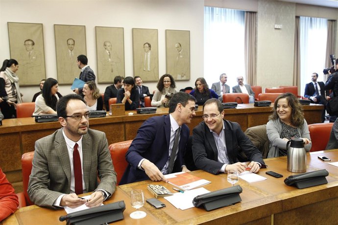 Antonio Hernando, Pedro Sánchez y César Luena 