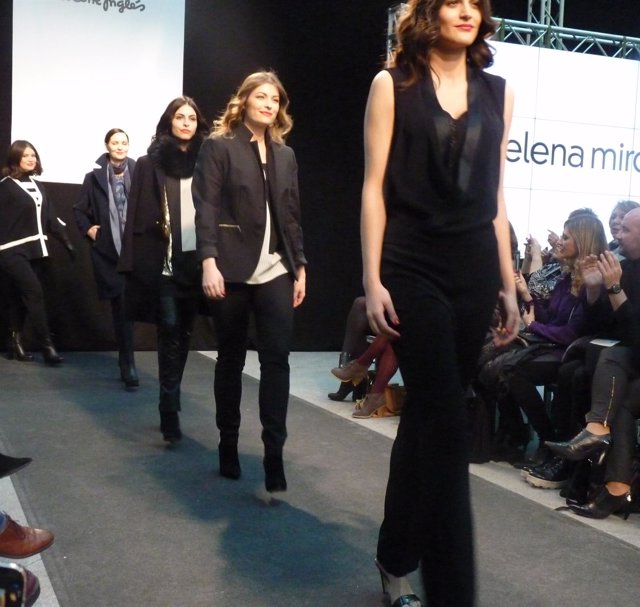 Elena Mir aterriza en la pasarela Curvies de MFSHOW