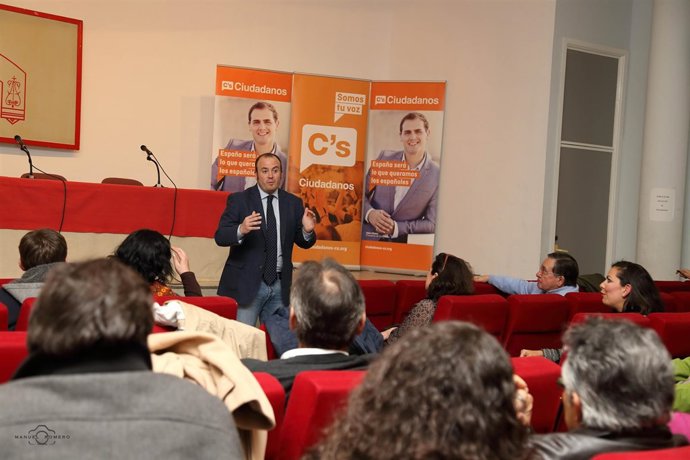 Asamblea de Ciudadanos en Huelva. 