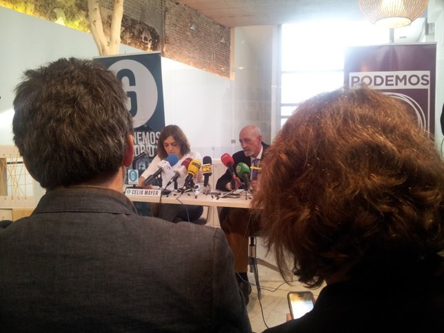 Firma del acuerdo entre Ganemos Madrid y Podemos