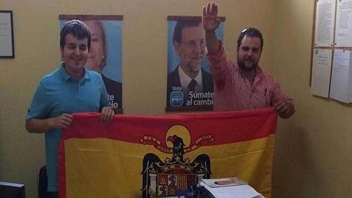 Ruenes (izquierda) y Alonso en la foto de la polémica. 