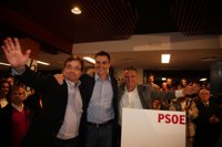 Sánchez reprocha a Rajoy que los españoles aún temen perder su empleo porque la recuperación no llega a la clase media