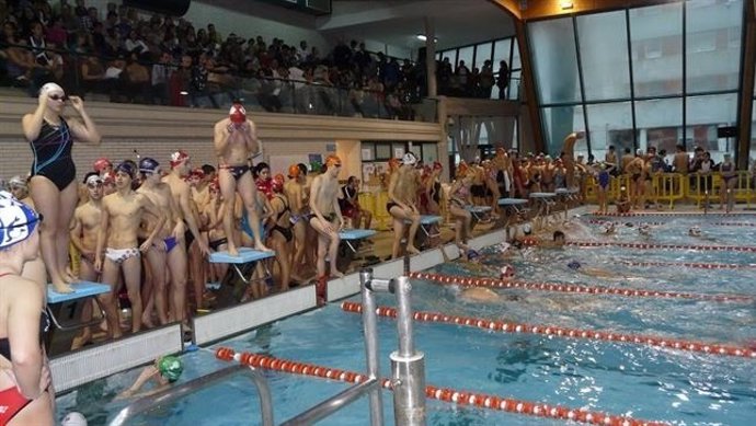 Imagen de archivo de una competición en la piscina de Cros