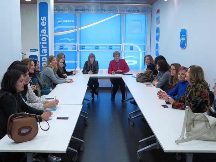 Reunión del PP con mujeres de La Rioja