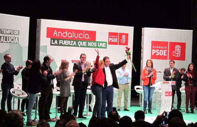 Susana Díaz y Víctor Torres, en el acto de presentación de la candidatura.