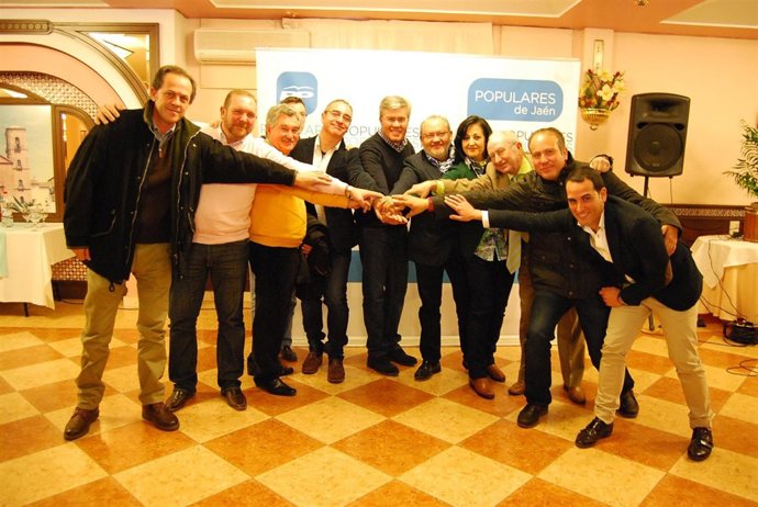 Fernández de Moya junto a otros miembros del partido