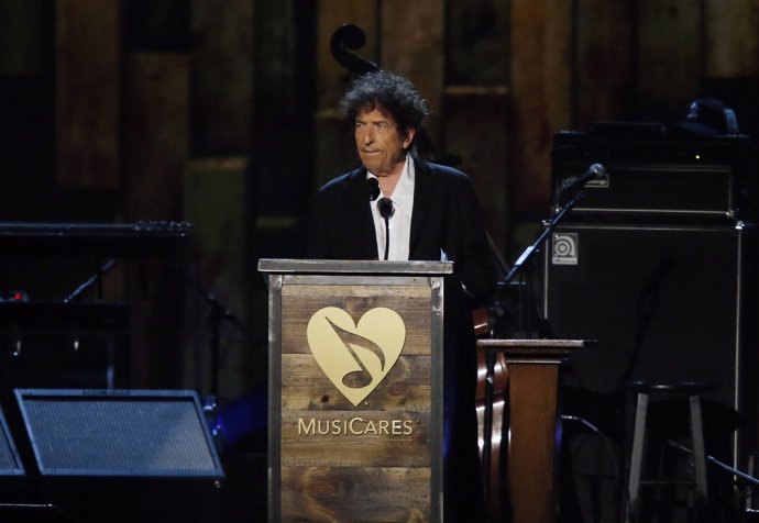 Bob Dylan speaks during the 2015 MusiCares Person of the Year tribute in Los Ang