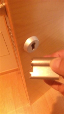 Policía nacional bombín roto forzar robo