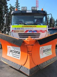 Retenciones de 8 kilómetros en Barranda por la población que ha acudido a ver la nieve