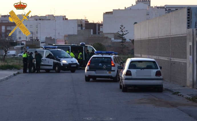 Momento de la detención del conductor en Almassora