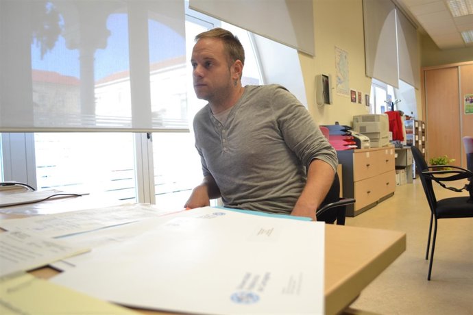 Un joven matriculándose