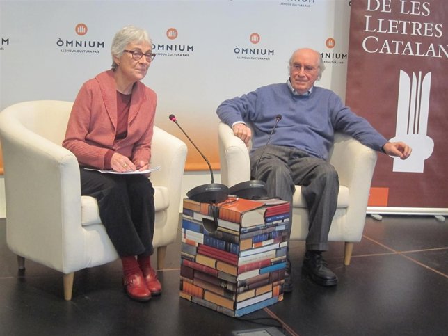 Muriel Casals (Òmnium Cultural) Joan Veny (filólogo)