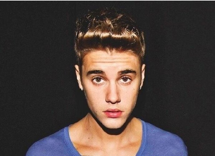 Justin Bieber continua con su cambio de actitud y muestra su parte más solidaria