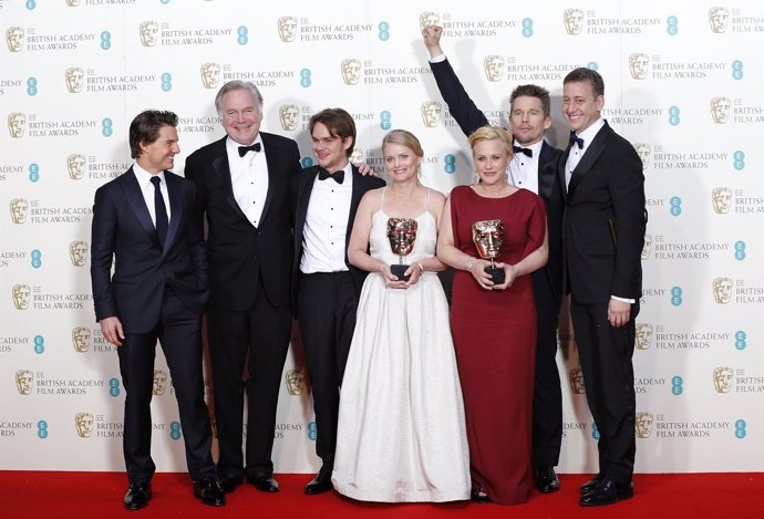 Los miembros del equipo de 'Boyhood' en los BAFTA 2015