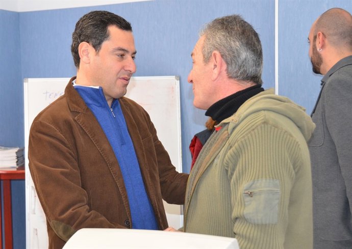 Juanma Moreno visita la Fundación Atenea