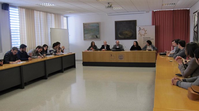 Javier Lambán se reúne con estudiantes de la Universidad de Zaragoza