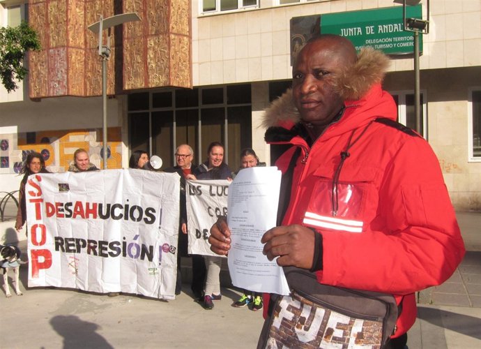 Kenneth, familia, desahucio, Málaga, Stop Desahucios, desalojo, Málaga