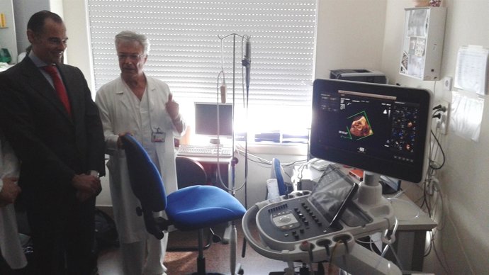 Llombart durante la visita que ha realizado este lunes al Hospital General