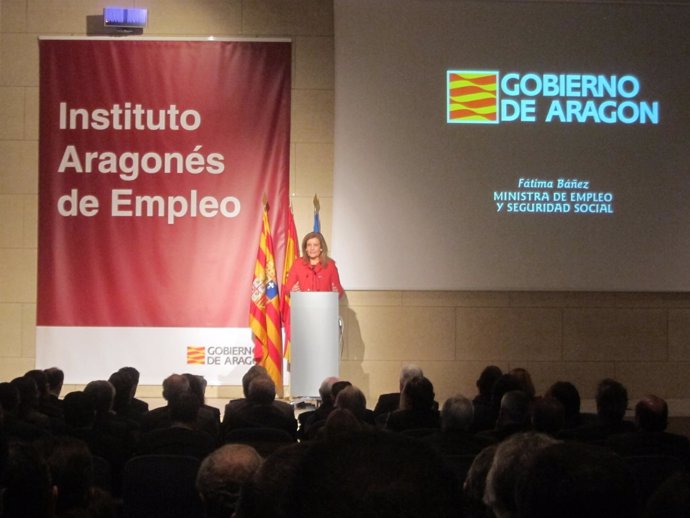 La ministra de Empleo, Fátima Báñez, este lunes en Zaragoza.